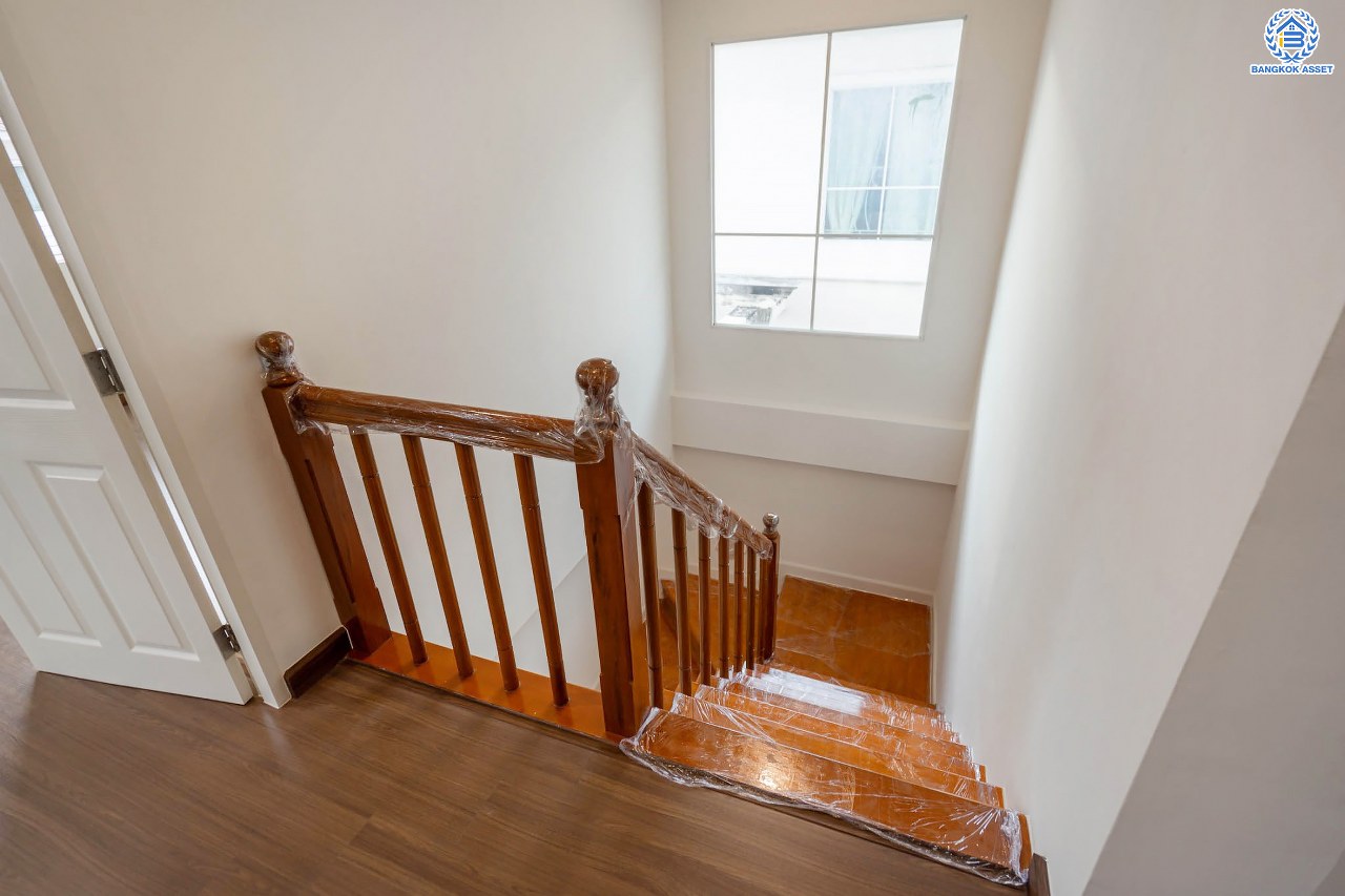 บ้านมือสองตกแต่งใหม่ โครงการ ลลิลอินเดอะพาร์ค บางใหญ่ บ้านแฝดฟังก์ชันบ้านเดี่ยว เนื้อที่ 39.9 ตร.ว. ฟังก์ชัน 3 ห้องนอน 2 ห้องน้ำ 1 ที่จอดรถ บนทำเลเดินทางสะดวก ใกล้เซ็นทรัลเวสต์เกต ทางด่วน "กาญจนาภิเษก และรถไฟฟ้าสายสีม่วง "สถานีตลาดบางใหญ่"